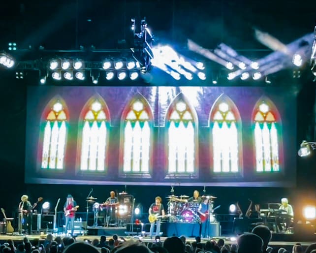 Doobie Brothers on Tour playing Jesus is Just Alright